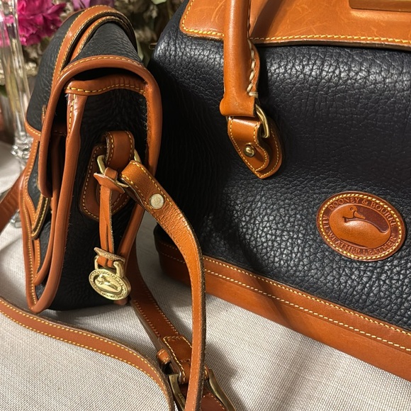 😍 Stunning Rare Vintage DB doctor bag and crossbody set 😍 - Picture 11 of 17